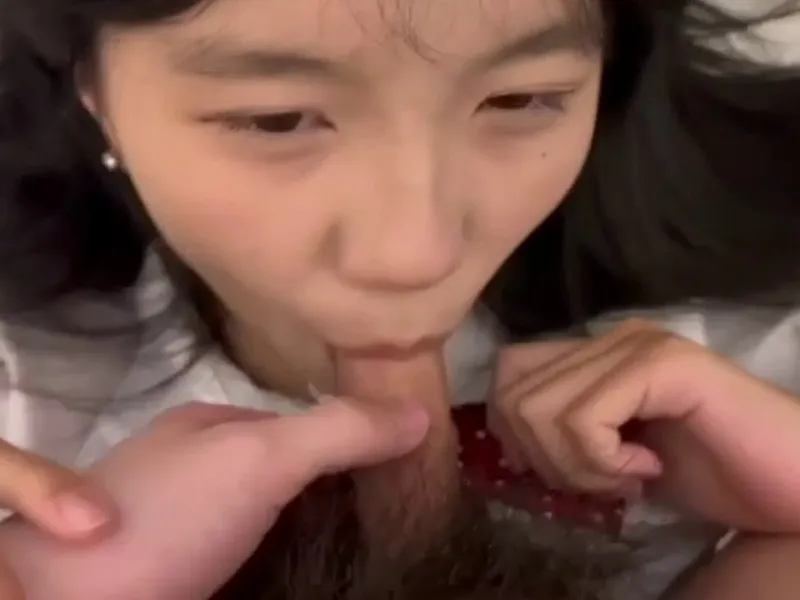 Em loli dễ thương mút chim biến em thành con em đào nứng p2